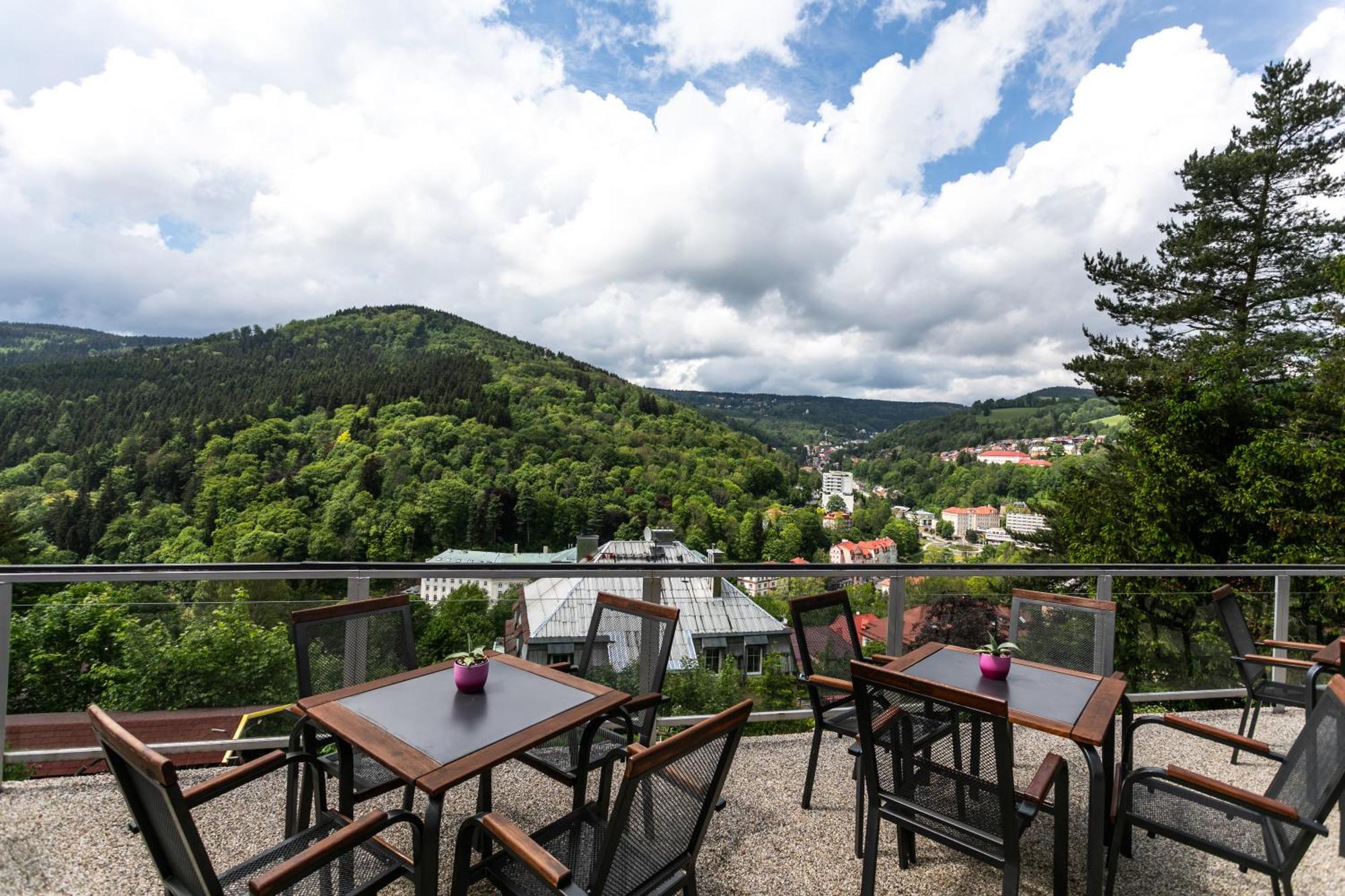 Hotel Panorama Яхимов Экстерьер фото